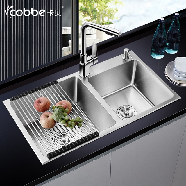 Chậu rửa bát 2 ngăn chất liệu Inox 304 kèm vòi rửa bát VNM-F7843A